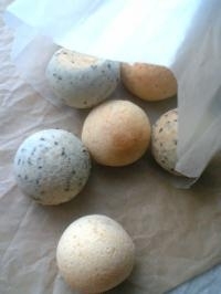 お豆腐とチーズ、もちもちポンデ。2種類。