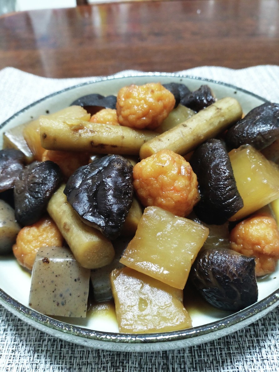 干し椎茸と野菜の煮物の画像