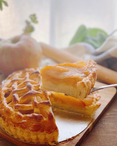 焼芋カスタードのアップルパイの写真