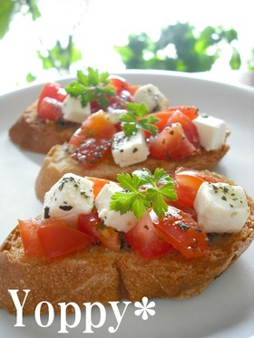 *トマトとチーズのカナッペ*