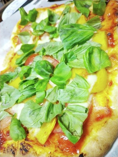 柿のピザ、マルゲリータにプラスでの写真