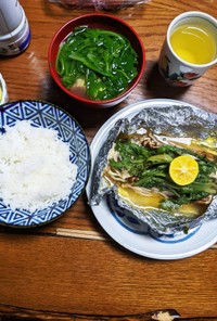 秋鮭きのこホイル蒸し！菊菜と豆腐のおつゆ