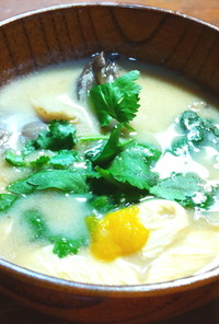 平茸と刺身湯葉のお味噌汁