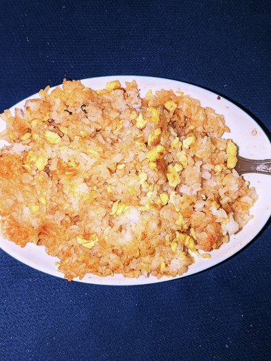 卵とハリッサの炒飯の写真