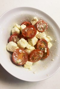 ミニトマトとフェタチーズの簡単サラダ