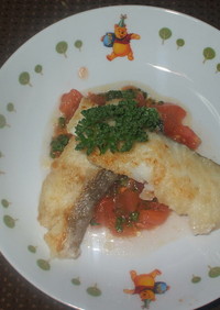 白身魚のフレッシュトマトソース