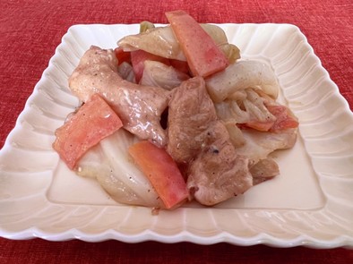 鶏胸肉＆キャベツ＆人参のカレー風味サラダの写真