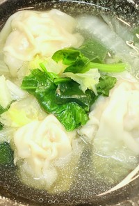 白菜とほうれん草んのワンタン団子スープ鍋