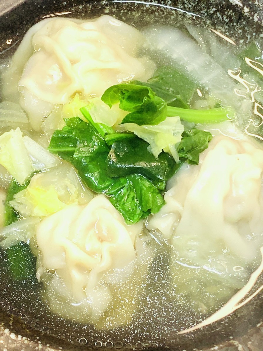 白菜とほうれん草んのワンタン団子スープ鍋の画像