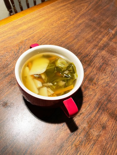 舞茸と根菜とキャベツデトックススープの写真
