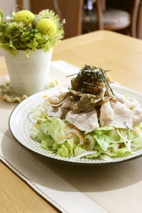 海苔が決め手のきのこサラダ