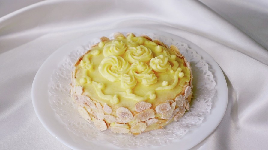 ダックワーズのバタークリームケーキの画像