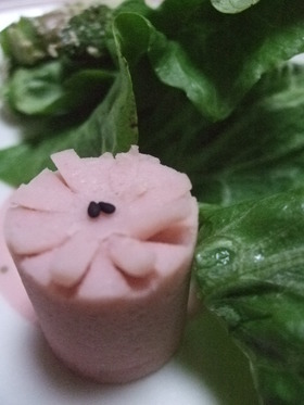 お弁当に♪魚肉ソーセージのお花