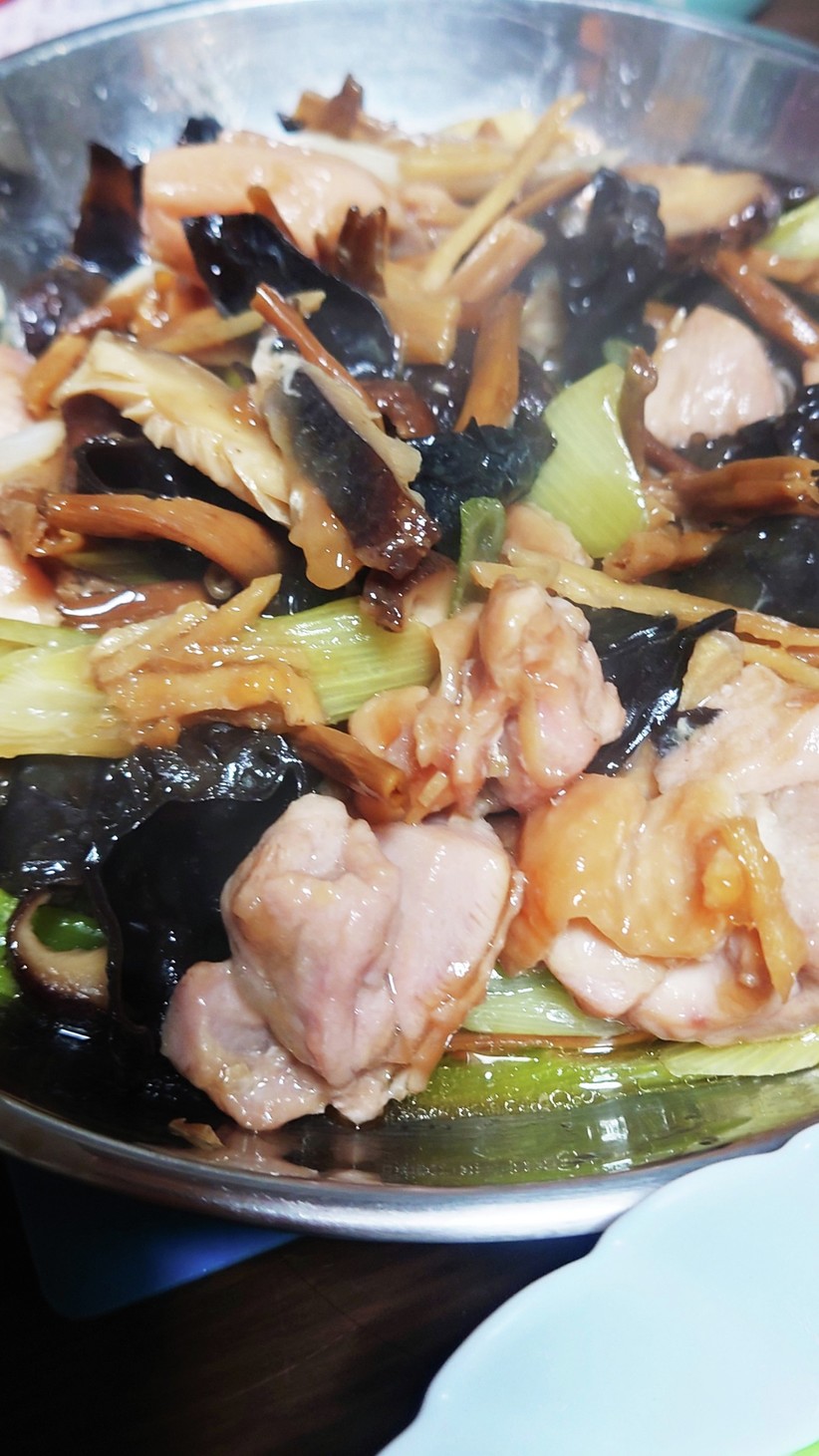 鶏の蒸物（鶏、椎茸と金針菜、木耳）の画像