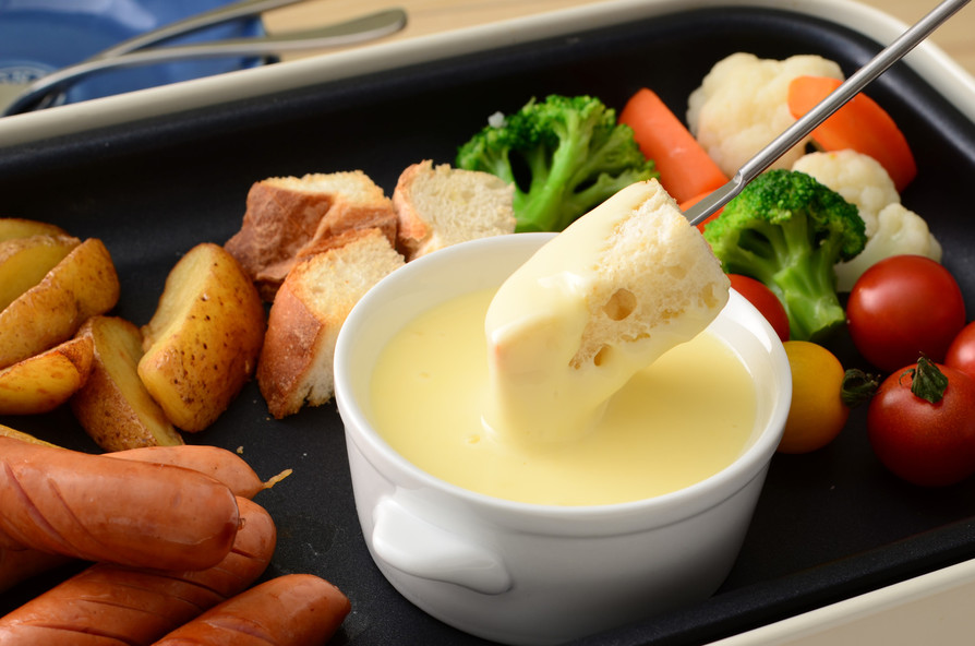 ホットプレートでお手軽チーズフォンデュ by 森永乳業のキッチン 【クックパッド】 簡単おいしいみんなのレシピが394万品