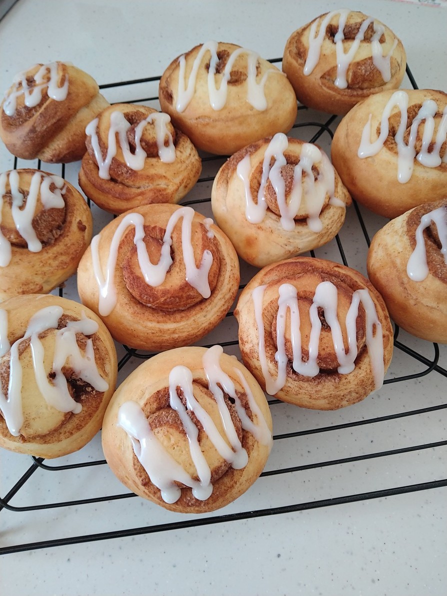 シナモンロールのデザートピザのレシピ