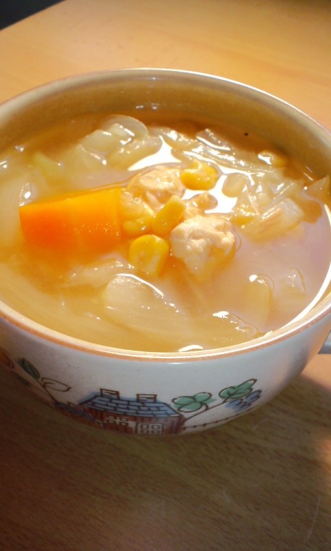 玉ねぎ、人参、鳥ささみの簡単野菜スープの画像