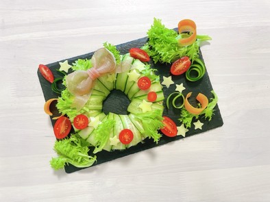 野菜と食べるサーモンローフの写真