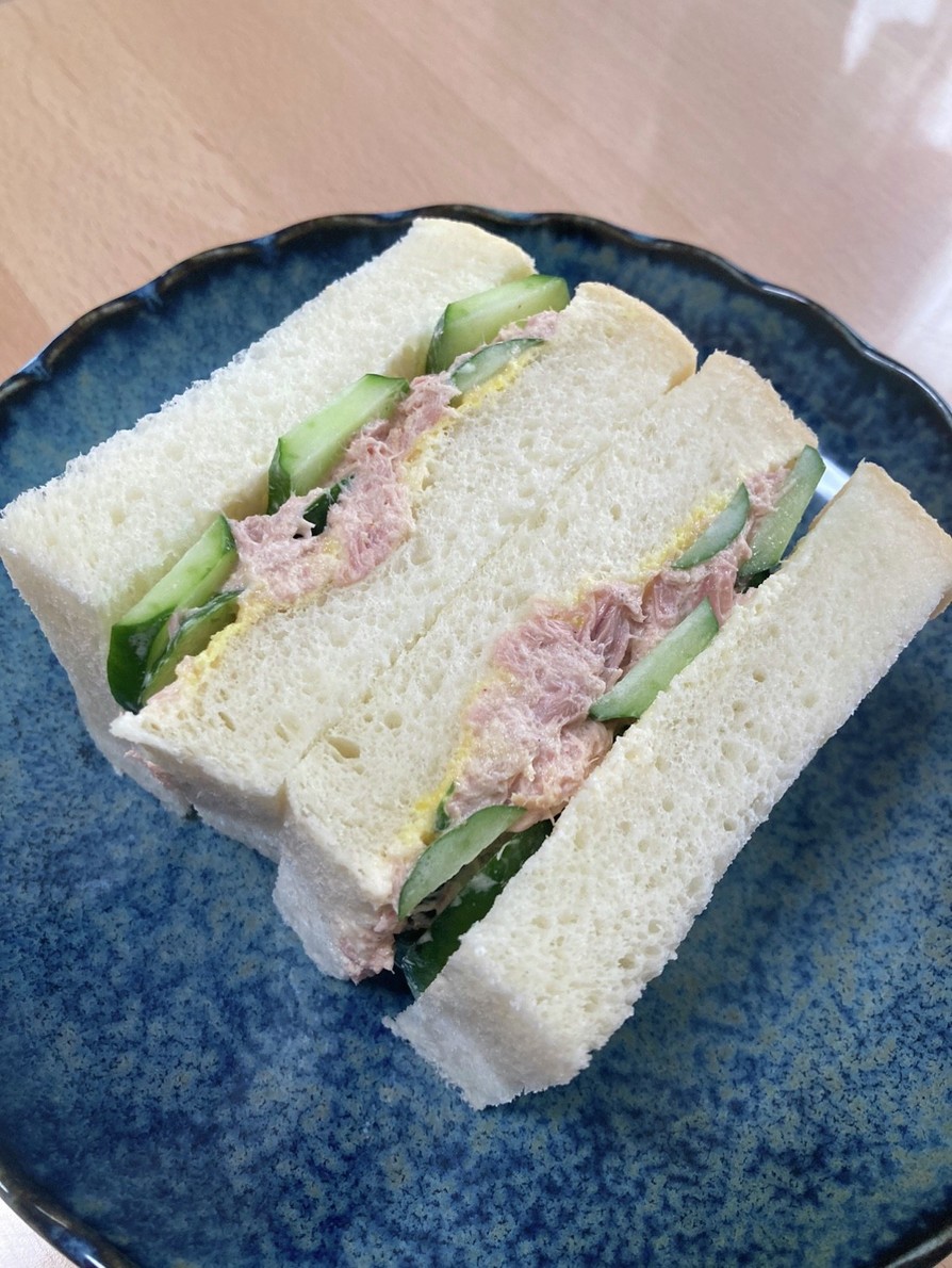 ツナときゅうりのサンドイッチの画像