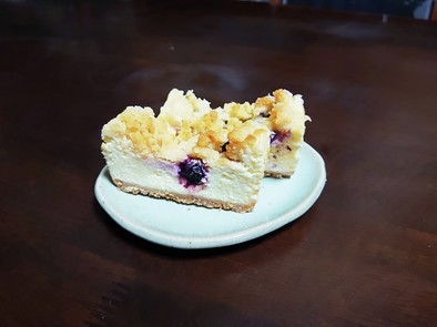 濃厚クランブルブルーベリーチーズケーキの写真