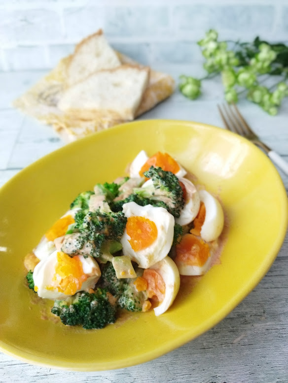 ブロッコリーと卵のオーロラソースサラダの画像