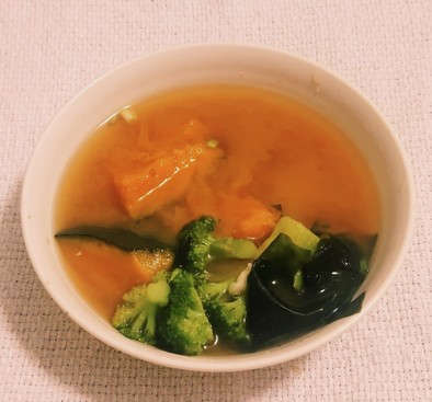“冷凍野菜入り味噌汁”の写真