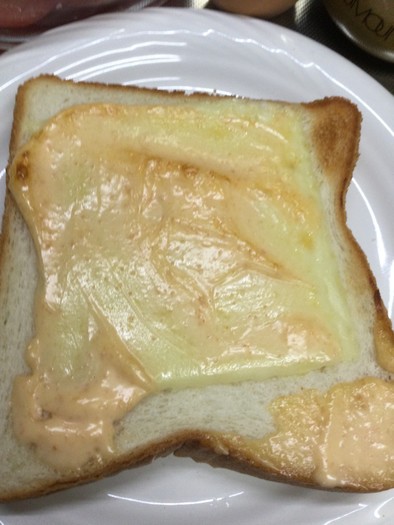 めんたいマヨソースのチーズトーストの写真