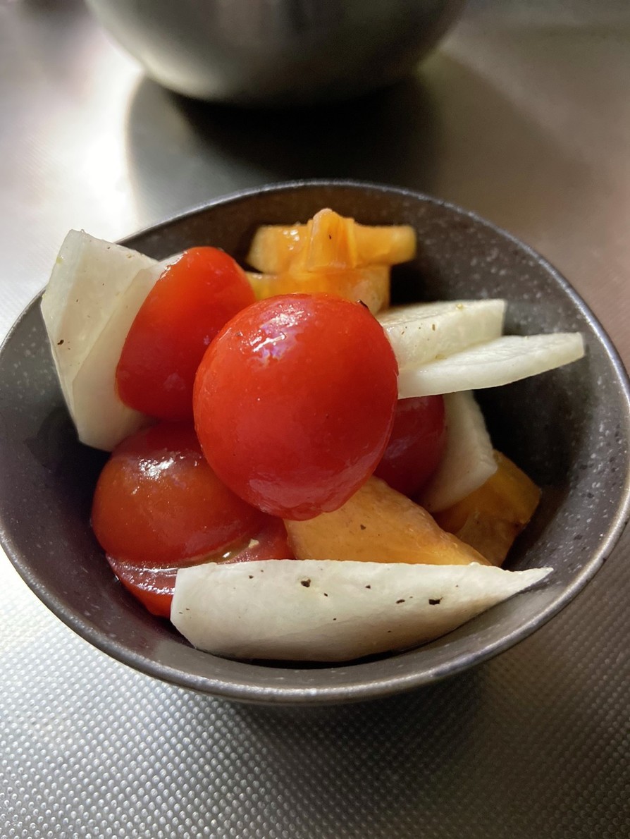 ほんとに簡単♪ 柿とカブとトマトのサラダの画像