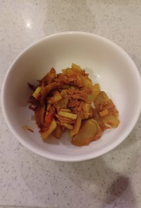 ブロッコリーの茎と韓国ツナの炒め物