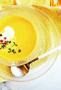 赤い野菜の冷製スープ