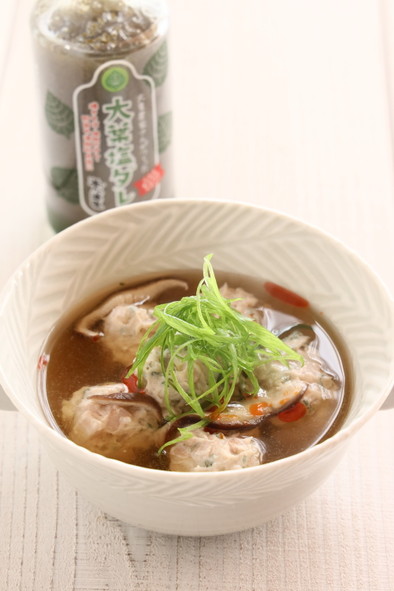 大葉レンコン団子のスープの写真