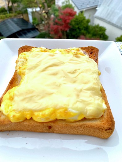 卵サラダチーズトーストの写真