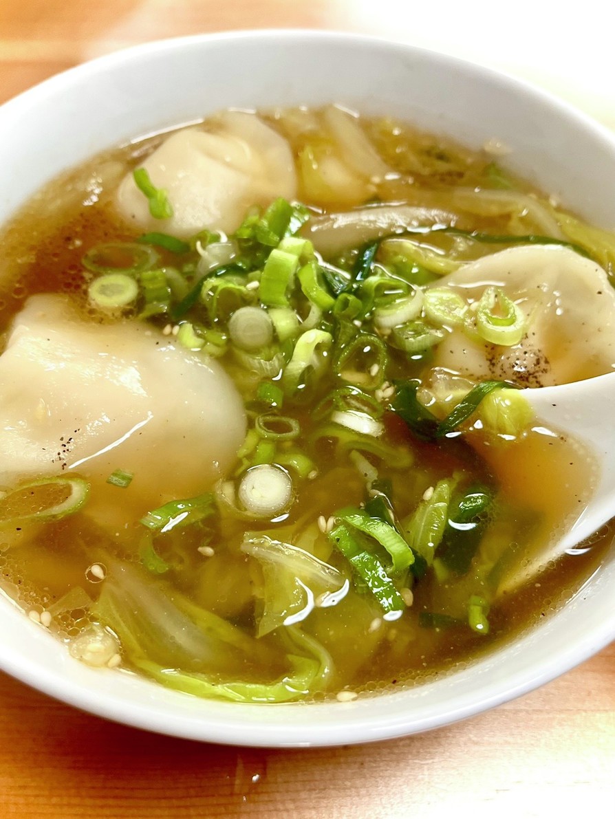 水餃子入り中華スープの画像