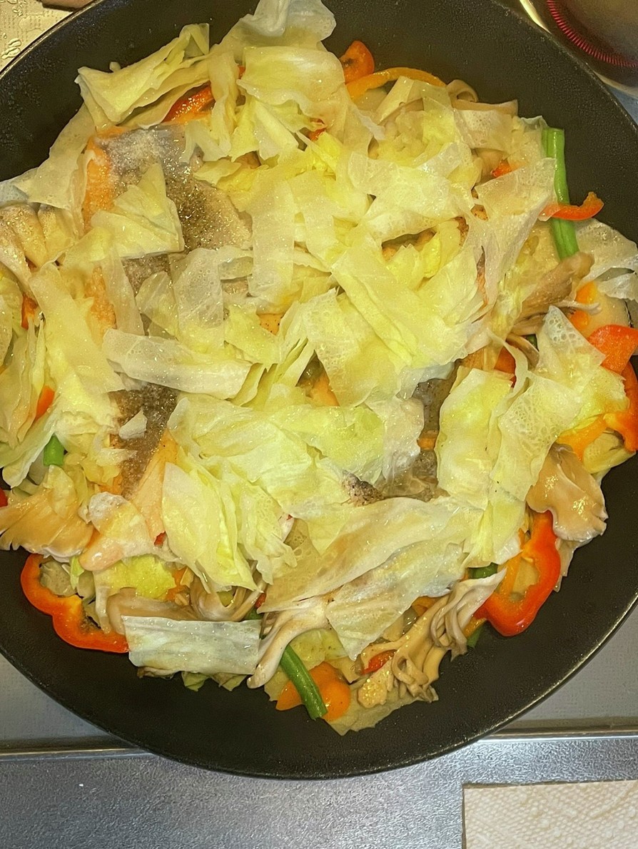 フライパンで簡単！鮭と野菜の蒸焼きの画像