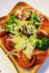 パッと見ピザ風トースト●チーズ＆トマト