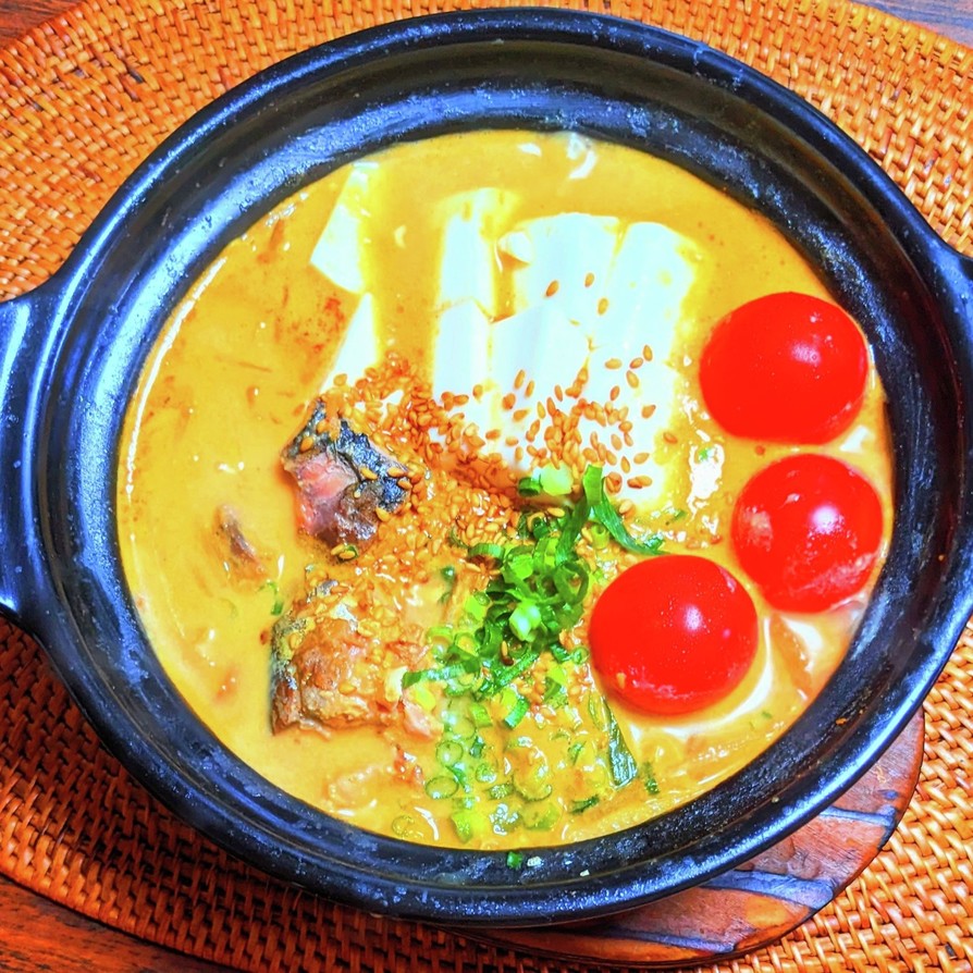 鯖缶のピリ辛豆乳ごま味噌鍋の画像