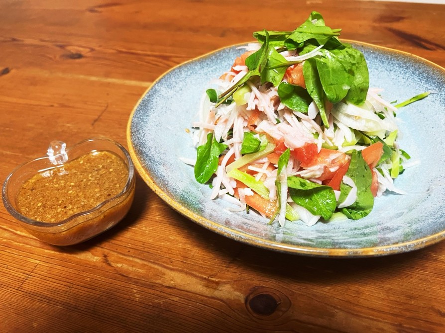 胡麻ソースと柚子味噌のドレッシングサラダの画像