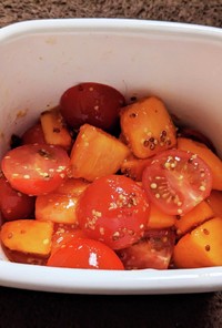 ミニトマトと柿のハニーマスタードサラダ