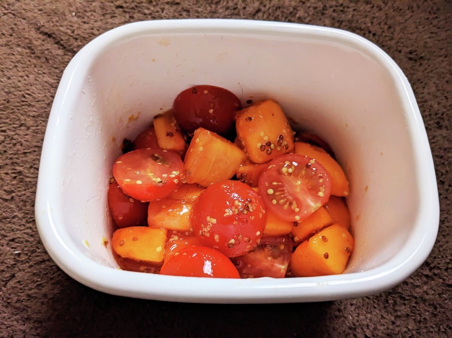 ミニトマトと柿のハニーマスタードサラダの画像