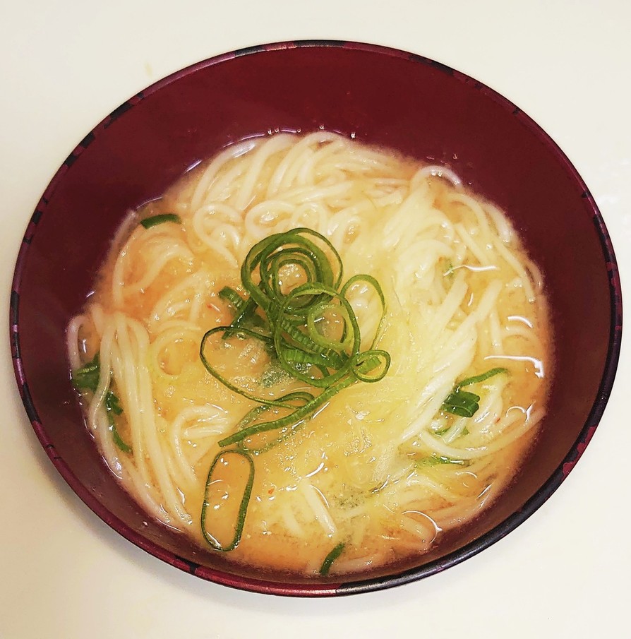 素麺と玉ねぎのピリ辛味噌汁の画像