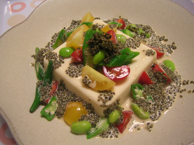 豆腐のトンブリソースサラダの写真