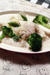 白菜と肉団子の牛乳味噌ごまスープ