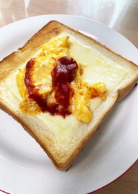 卵のせチーズトースト