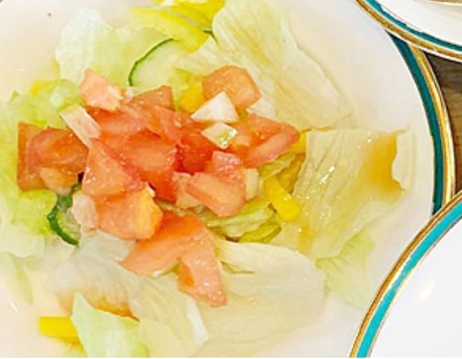 塩レモンとトマトのドレッシングサラダの画像