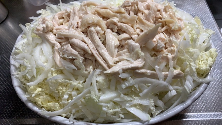 うちの定番〜！蒸し鶏と白菜のサラダの画像