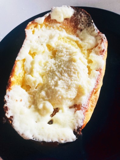 とろけるクリームチーズパンの写真
