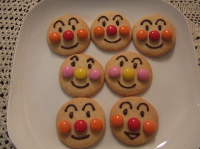 チョコペンで簡単アンパンマンクッキー♪の写真