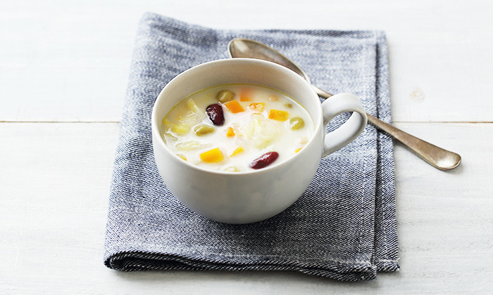 豆と野菜のアーモンドミルクスープの画像