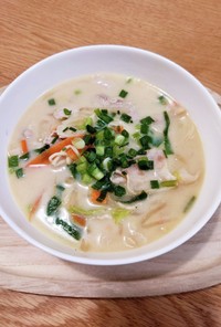 豚肉と野菜たっぷりのミルク味噌スープ