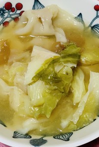水餃子とキャベツの塩麹スープ